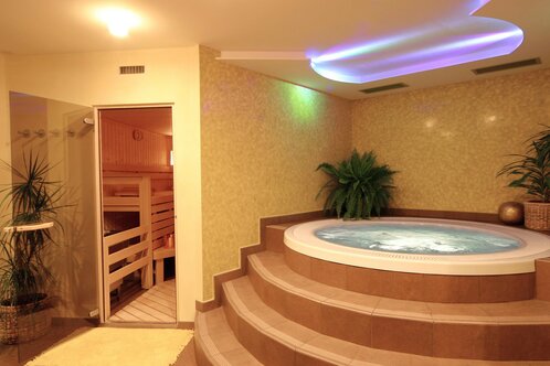 Hot tub