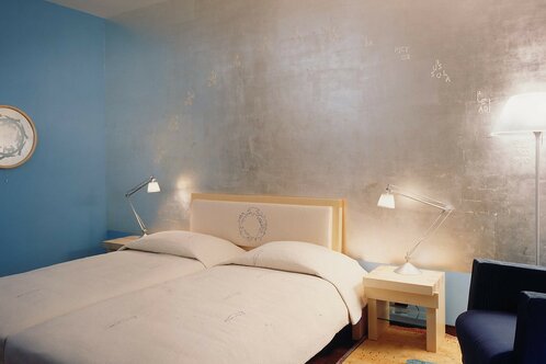 Standard Zimmer, Künstler Andrea Fogli